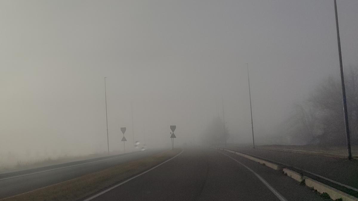 o ceata densa cu un miros extrem de ciudat a cuprins florida nici macar nu il pot descrie