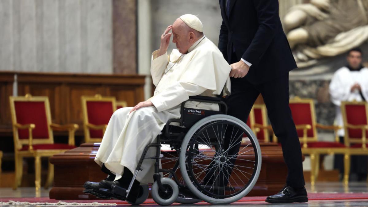 papa francisc are pneumonie la ambii plamani vatican continua sa prezinte un tablou clinic complex