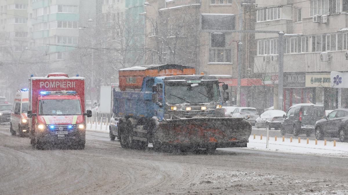 autoritatile din bucuresti si ilfov au luat masuri suplimentare pentru deszapezire si combaterea poleiului
