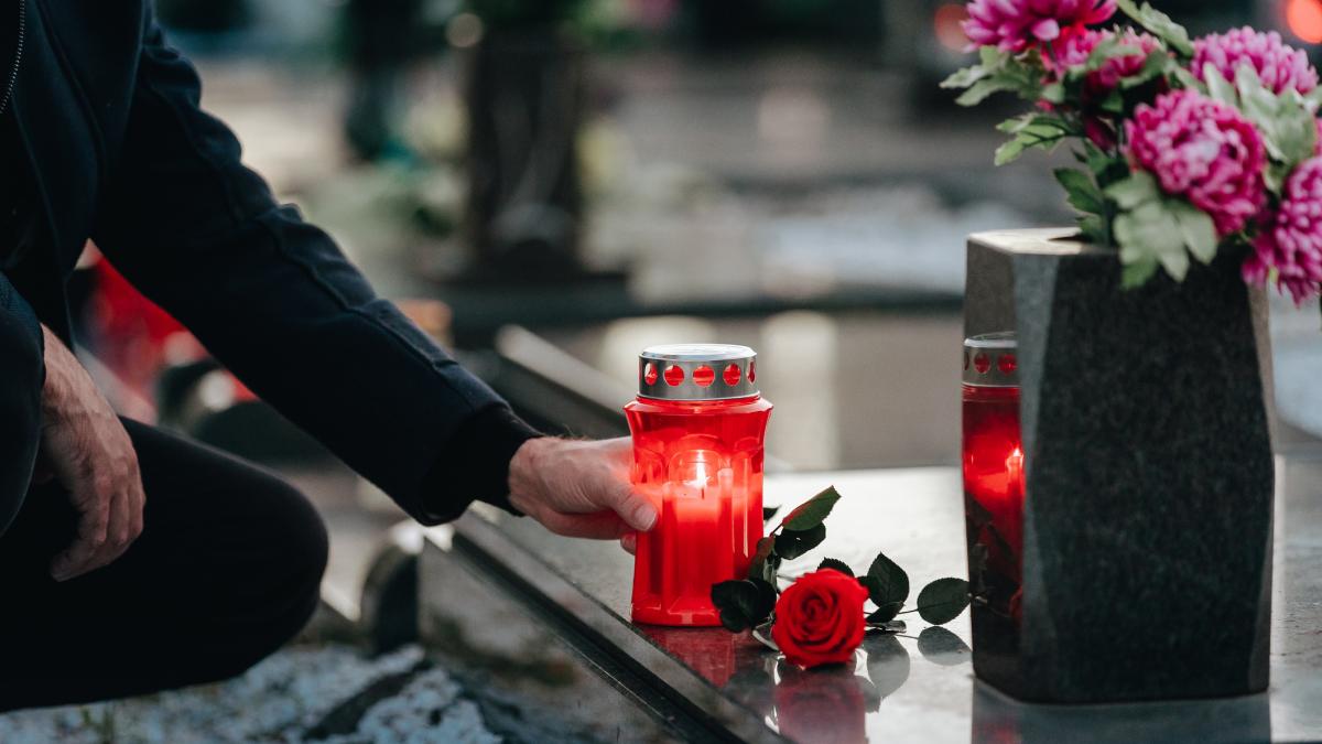 cel mai frumos cimitir doua judete participa la un concurs bizar cu portofolii jurizare si premii