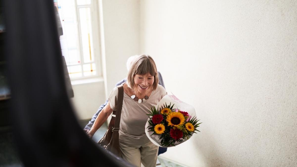 propunerea lui fechet pentru angajatii romsilva la pensionare flori pentru doamne o strangere de mana pentru domni