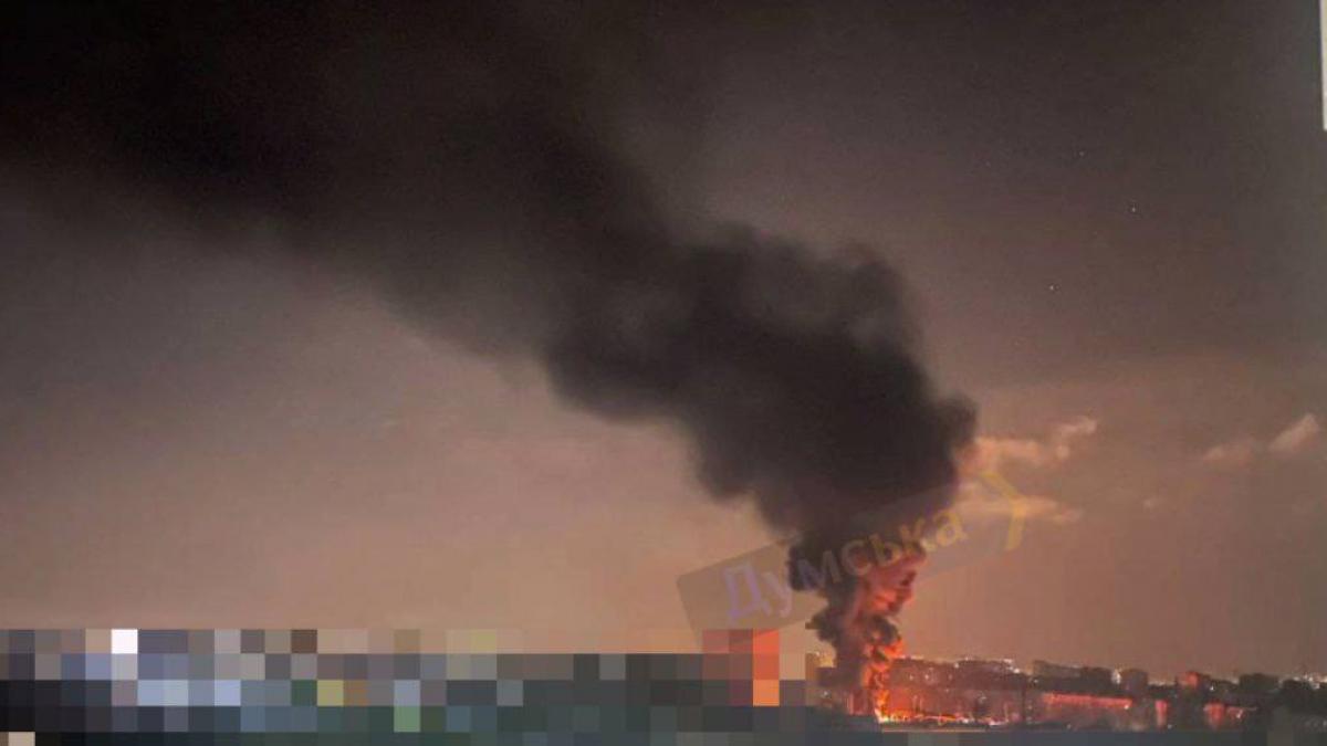 ucrainenii au bombardat o rafinarie de petrol rusa rusii au atacat masiv odesa si au lasat orasul fara incalzire si energie electrica