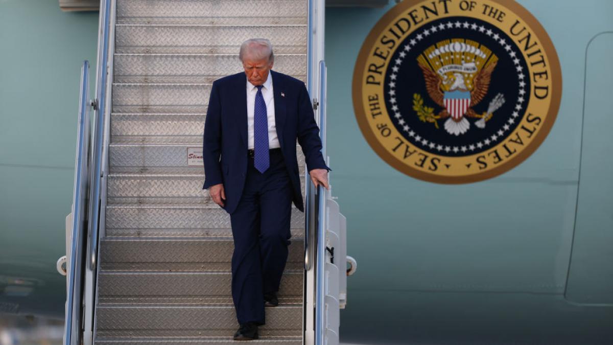 donald trump e nemultumit de boeing si ameninta ca ar putea achizitiona de la alt producator avioanele air force one