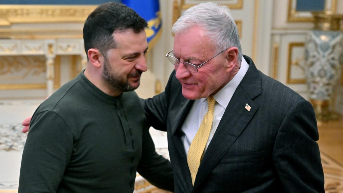 dupa ce a fost criticat si insultat de trump zelenski a fost laudat de trimisul sa liderul curajos al unei tari in lupta