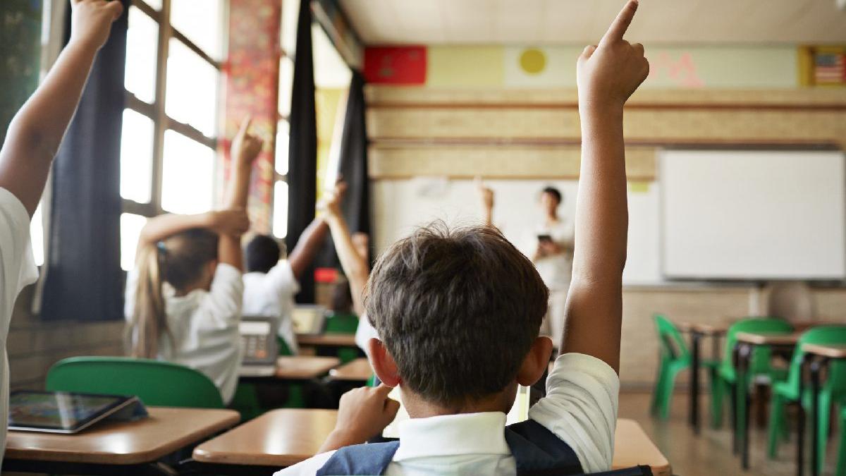 elevii din capitala se intorc luni in banci judetele in care incepe vacanta