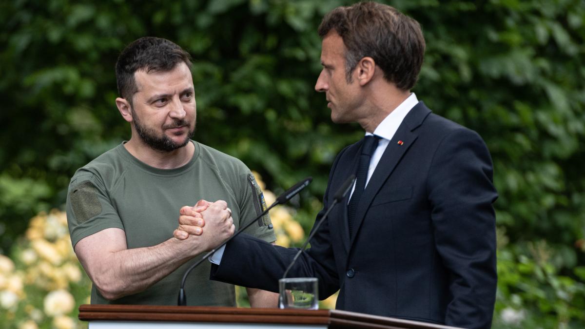 emmanuel macron nimeni nu poate spune ca ucraina nu are dreptul sa adere la ue sau nato