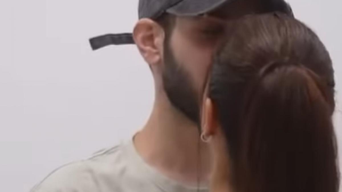 reuniune emotionanta intre un ostatic israelian si logodnica lui timp de 500 de zile barbatul a crezut ca iubita lui e moarta