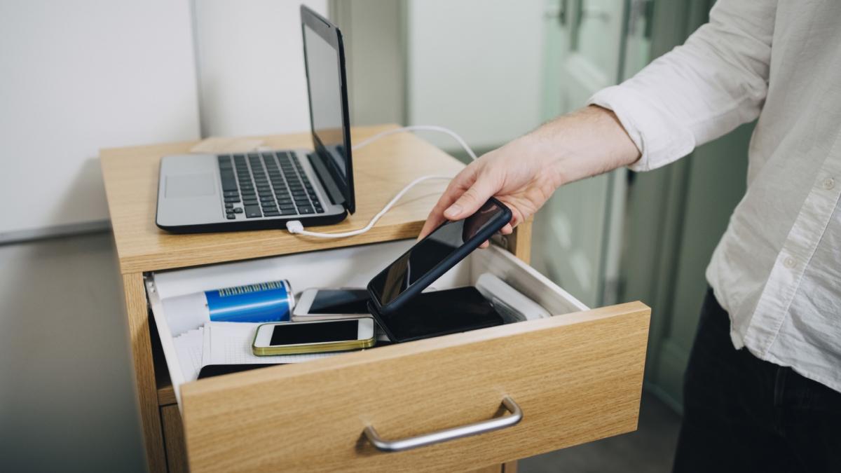 inca o tara din ue vrea sa interzica telefoanele mobile in scoli poate dauna stimei de sine