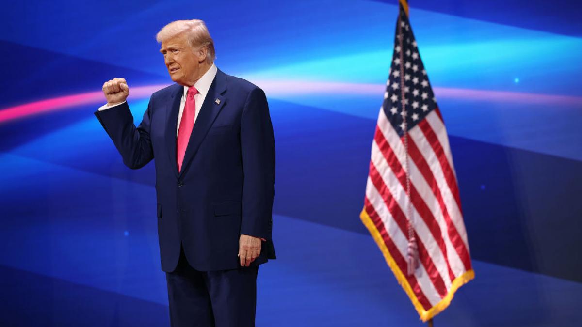 donald trump a anuntat ca sua va vinde permise de rezidenta gold card cu cinci milioane de dolari