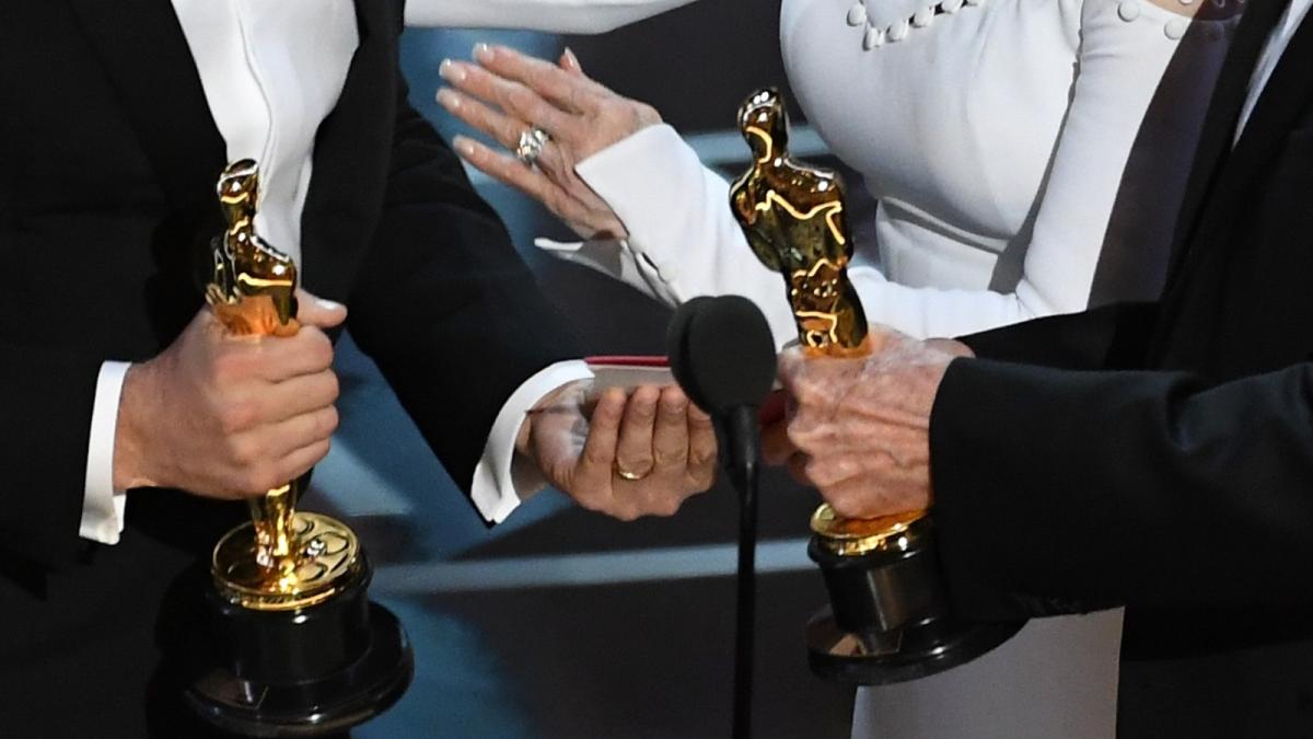 era discursurilor interminabile de la premiile oscar s a terminat castigatorii au 45 de secunde sa spuna ceva amuzant emotionant