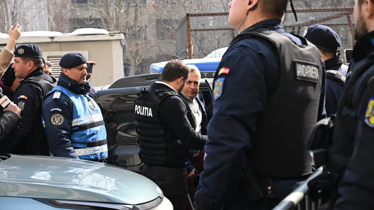 momentul in care calin georgescu ajunge la parchetul general acesta nu a facut nici o declaratie