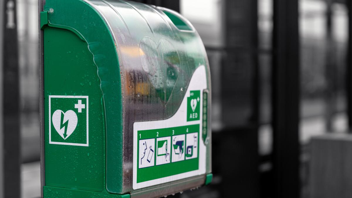 un italian a furat 13 defibrilatoare din statiile de metrou pentru ca nu avea bani ca sa si intretina iubita