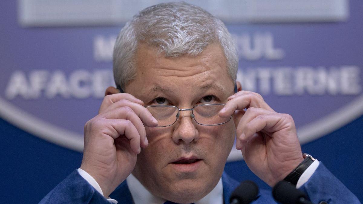 catalin predoiu nu mai putem vorbi de democratie cand oameni politici se asociaza cu oameni inarmati