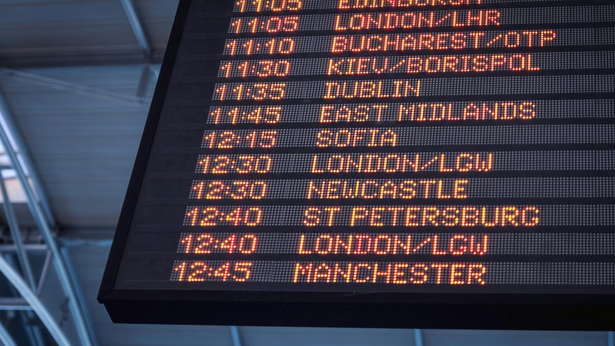 cati bani poti primi daca avionul tau intarzie sau este anulat