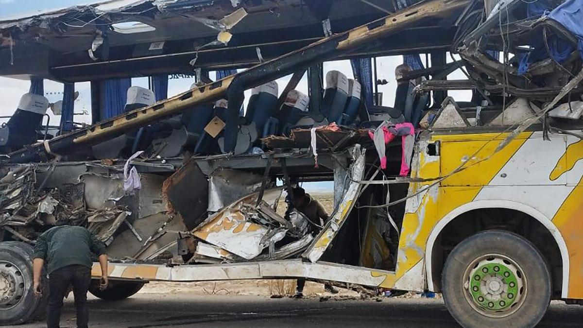 cel putin 37 de morti printre care opt copii intr un accident produs intre doua autobuze in bolivia