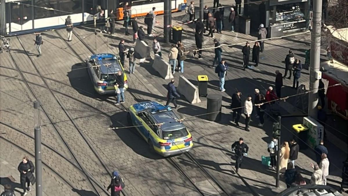 Atac în Mannheim, Germania. Un bărbat a intrat cu mașina în mulțime. Un om a murit, mai mulți au fost răniți