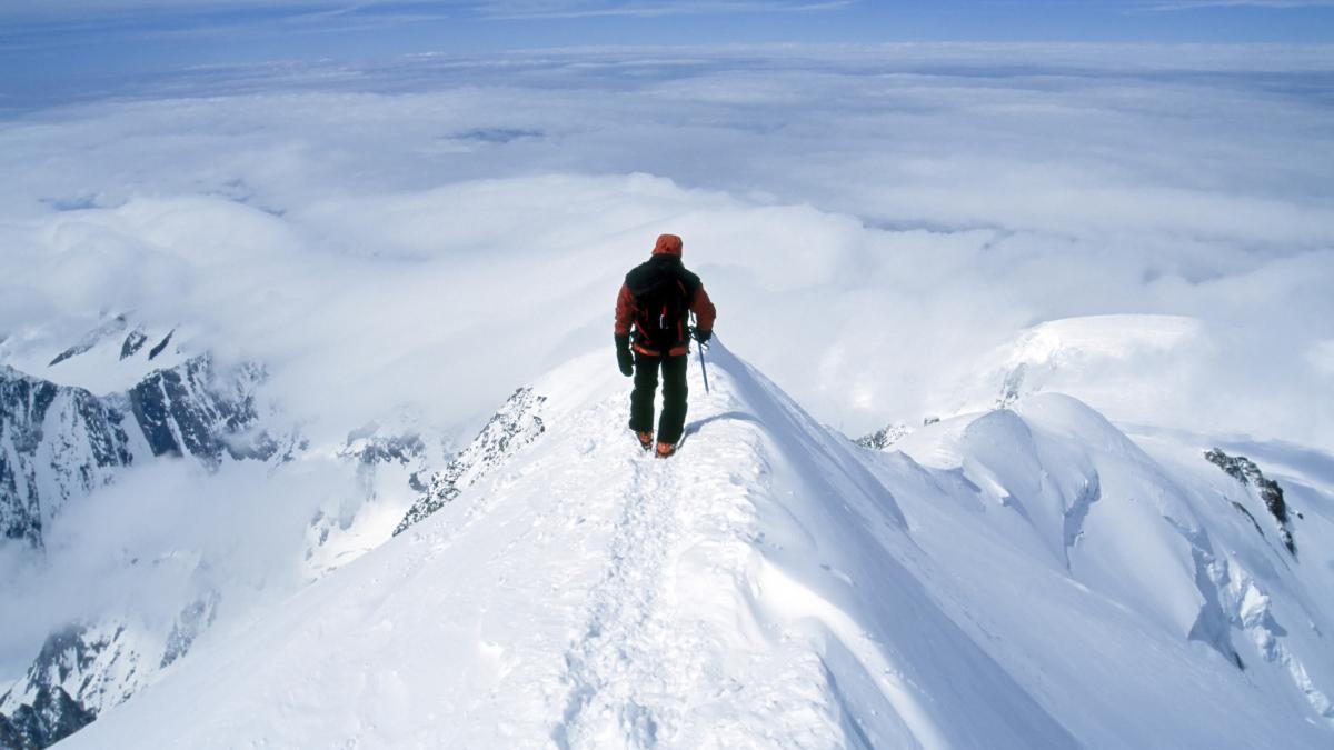 dupa 40 de ani de la moartea tatalui lor fiicele unui alpinist i au gasit rucsacul in varf de munte ce au descoperit le a surprins