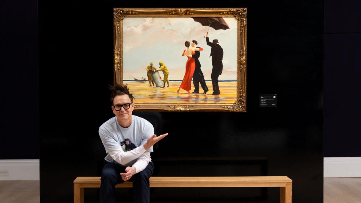 un tablou al lui banksy din colectia unui star punk pop este scos la licitatie la londra suma la care a fost estimata lucrarea