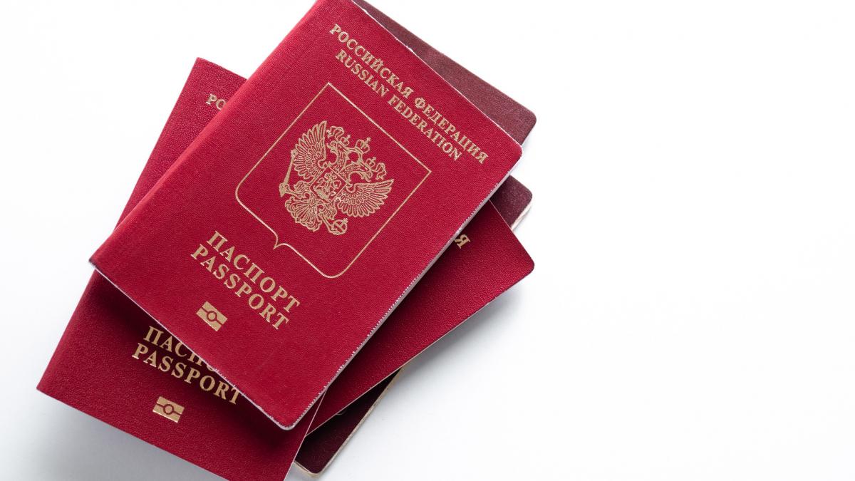 putin le a facut pasapoarte rusesti locuitorilor din regiunile ucrainene anexate ilegal cate documente au fost eliberate