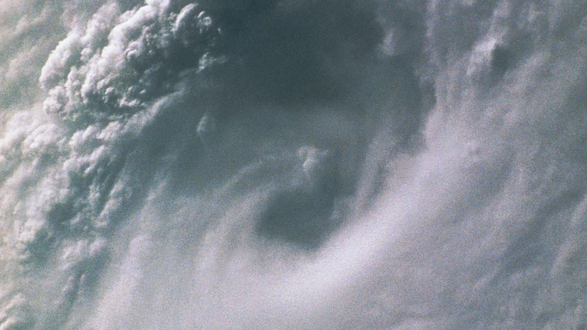 un ciclon foarte rar ameninta coasta de est a australiei milioane de oameni sunt in alerta