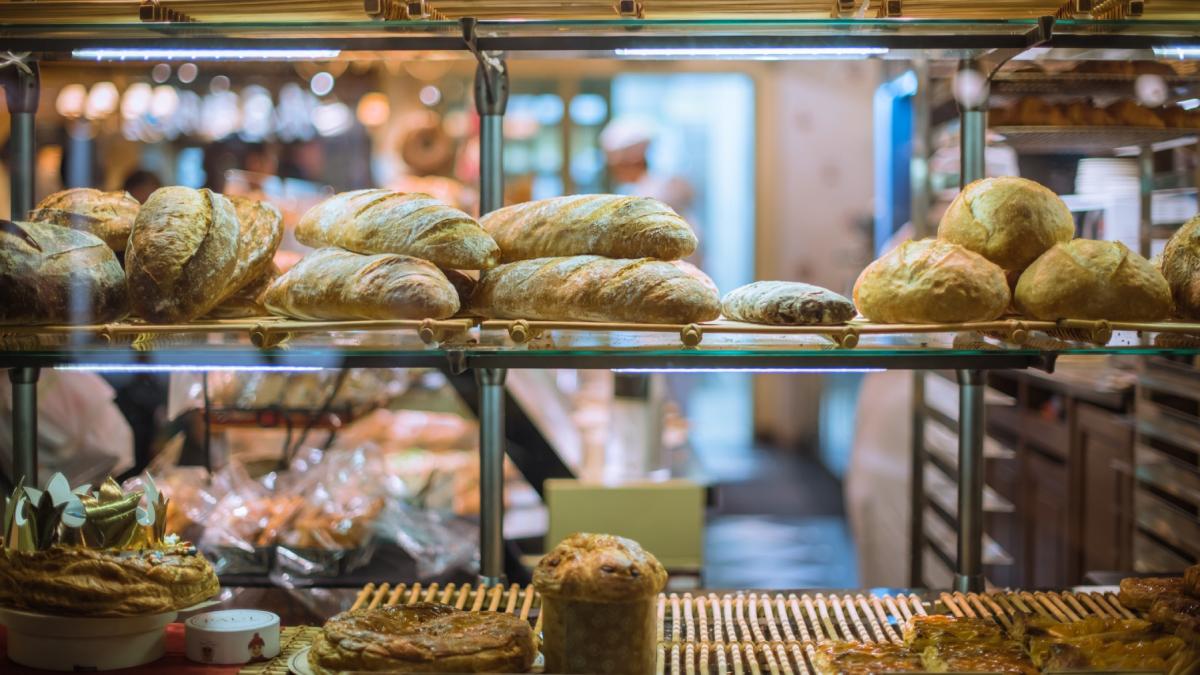 bataie cu oua intre o clienta si vanzatoarea dintr o brutarie cum si de la ce a izbucnit scandalul