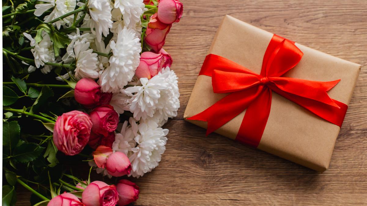 cadouri de lux pentru profesoare de 8 martie parintii au ajuns sa cheltuie mii de euro pe daruri ministrul educatiei e ilegal