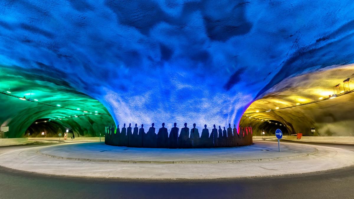 natiunea insulara dintre islanda si scotia care si a construit tuneluri sub atlantic pentru ca oamenii sa se deplaseze mai usor