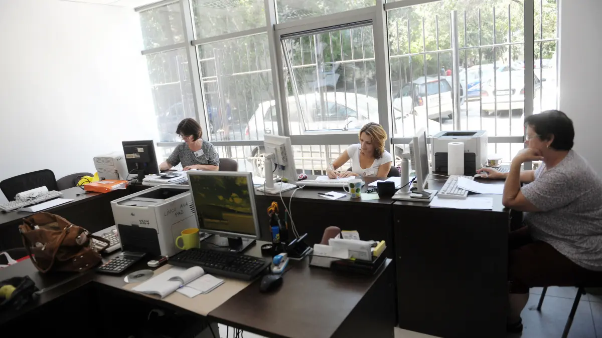 sindicatele critica proiectul de modificare a codului administrativ privind evaluarea performantelor functionarilor publici