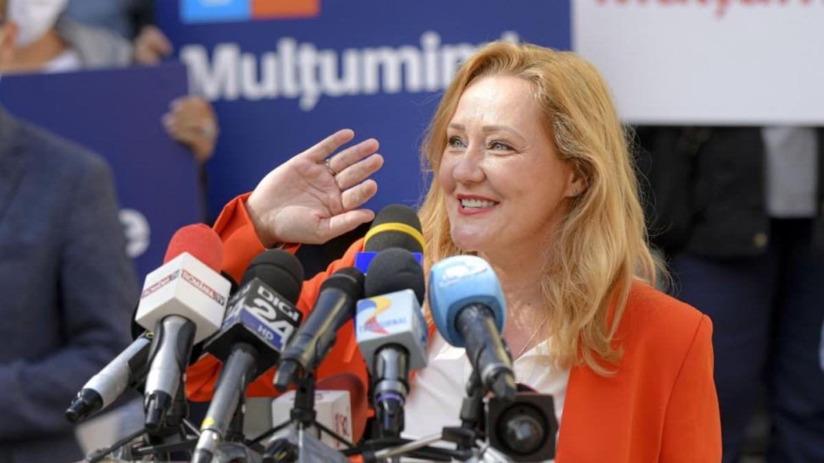 lasconi vrea sa tina tot postul pastelui ar trebui sa ne scuturam de placerile mancatului si sa ne rugam pentru tara noastra