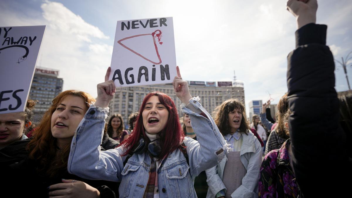 semnificatia zilei internationale a femeilor de ce o miscare de revendicare a drepturilor de munca e celebrata cu flori si ciocolata