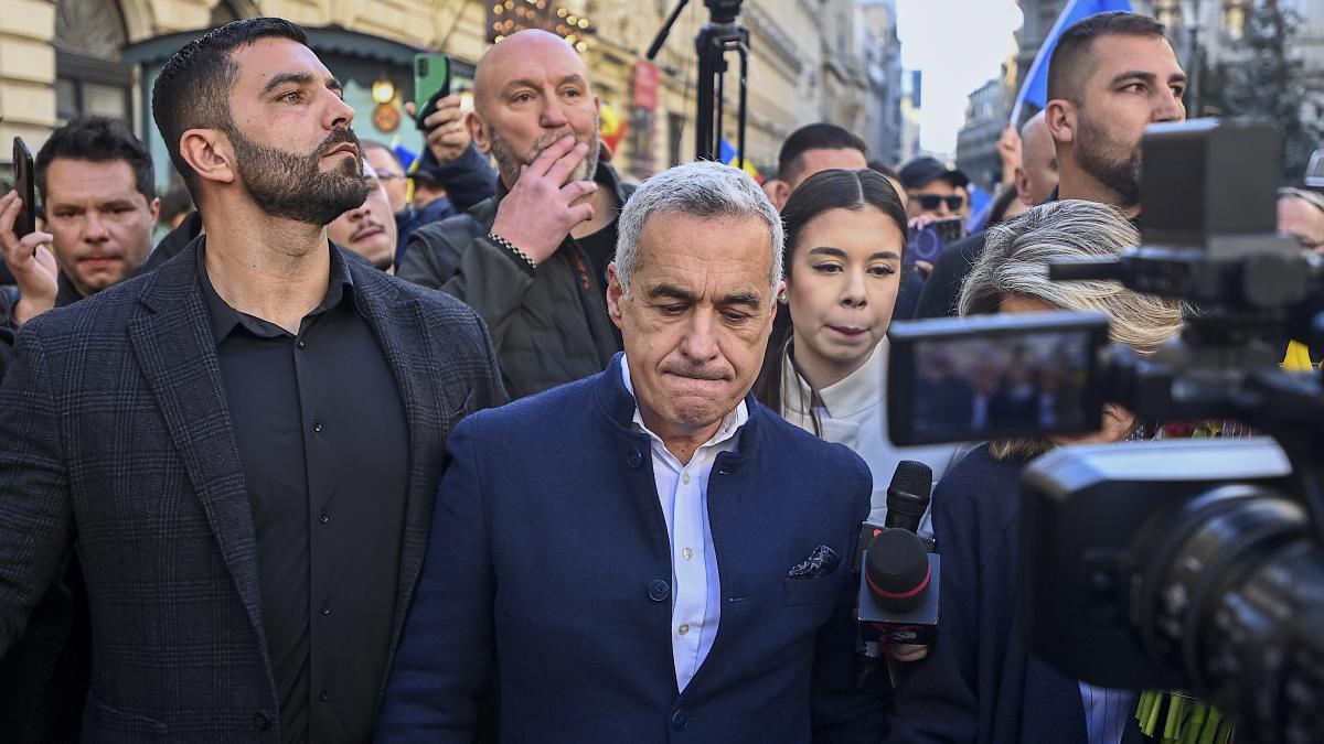 calin georgescu la depunerea candidaturii
