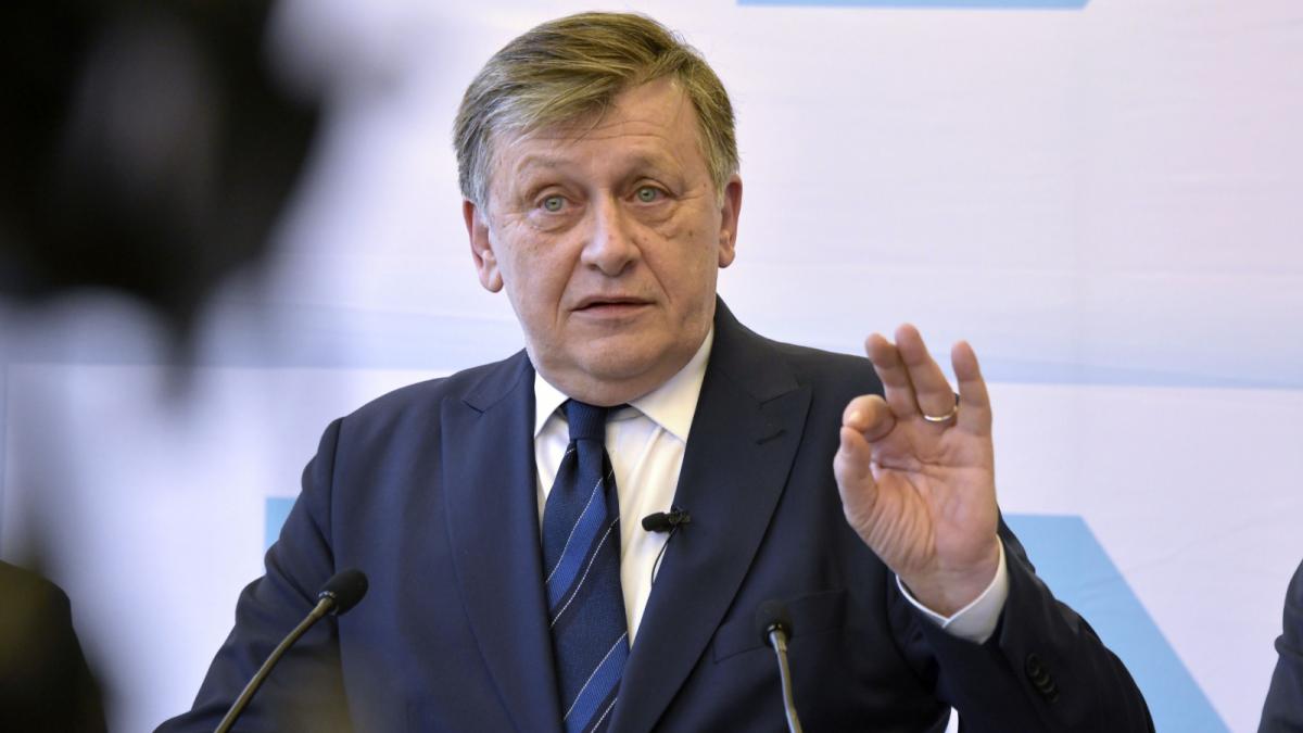voi uni aceasta natiune crin antonescu intra oficial in cursa prezidentiala