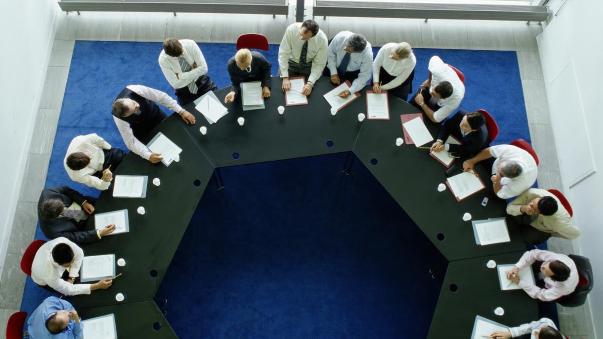 o cunoscuta companie vrea sa recruteze in romania peste 700 de angajati in acest an ce locuri de munca si beneficii ofera