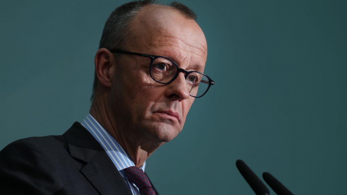 viitorul cancelar al germaniei anunta ca va discuta cu franta si cu marea britanie despre impartirea arsenalului nuclear european