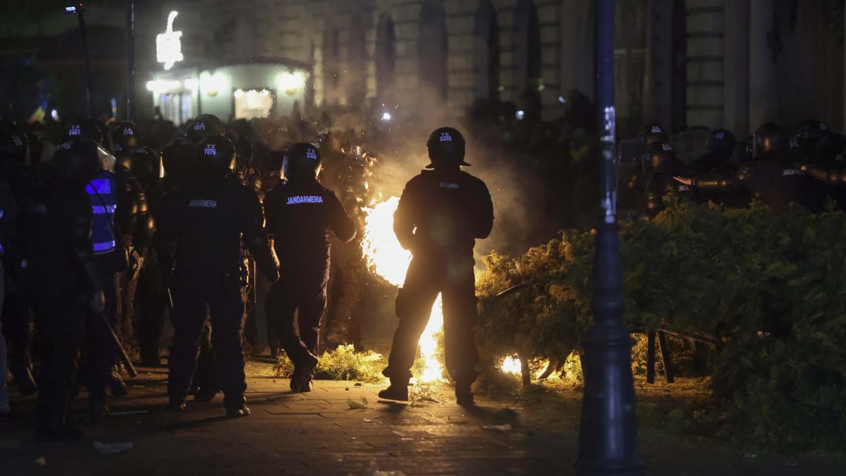 proteste violente la BEC