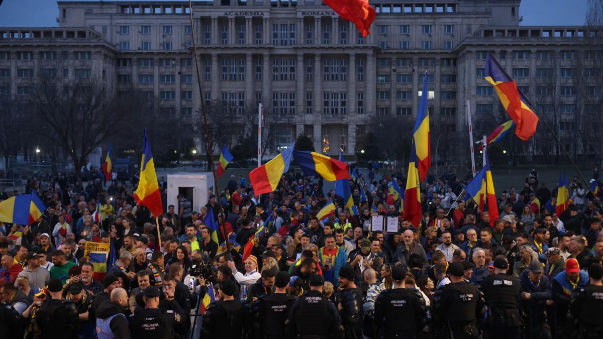 sedinta decisiva pentru calin georgescu a inceput masuri de securitate fara precedent in palatul parlamentului