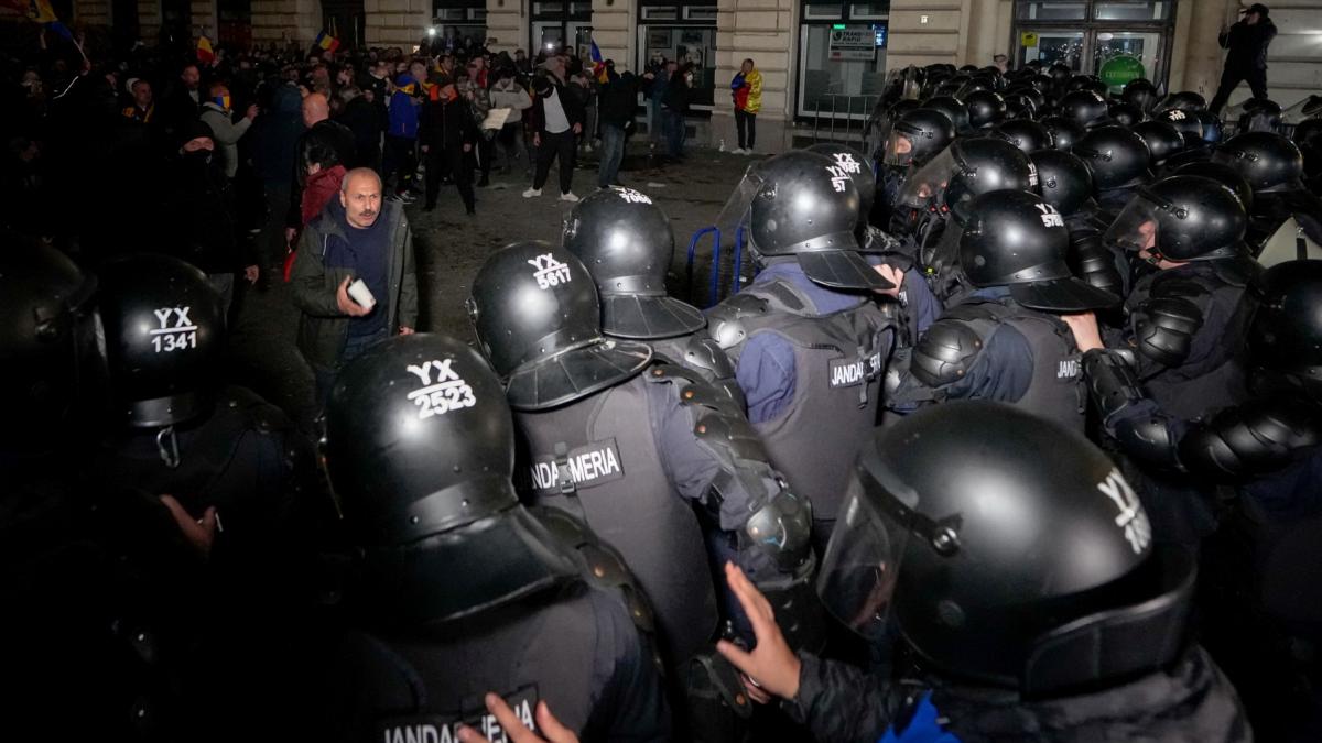 au fost retinuti inca doi dintre sustinatorii lui calin georgescu implicati in violentele din fata bec