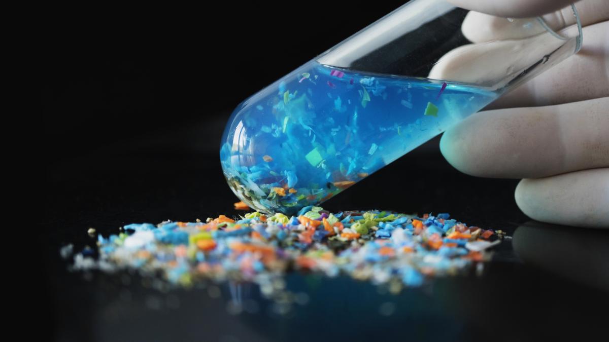 microplastice eprubeta laborator analize