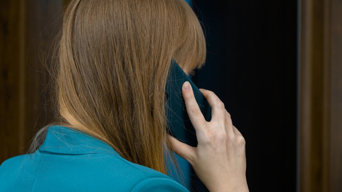 tentativa de frauda prin apeluri cu numarul de telefon al anaf ce este phone spoofing si cum isi pot proteja romanii banii