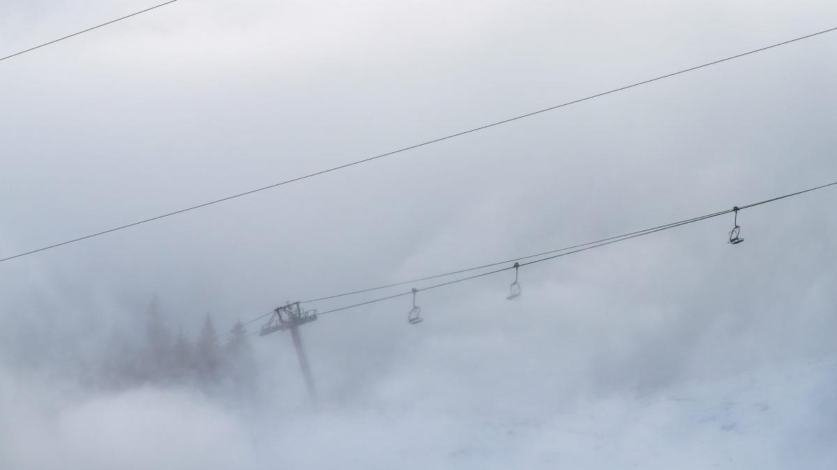 vremea se schimba radical ploi vijelii si rafale de pana 100 km ora in toata tara pana sambata avertizari cod galben si portocaliu