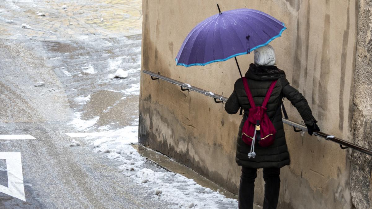 atentionare meteo cod galben de vreme rea prelungita de anm pana marti vremea se raceste brusc se anunta vant lapovita si ninsori