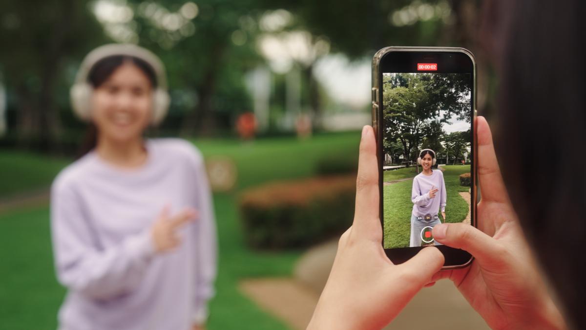 in romania un copil din trei spune ca nu poate trai fara retele sociale avertismentul psihologilor