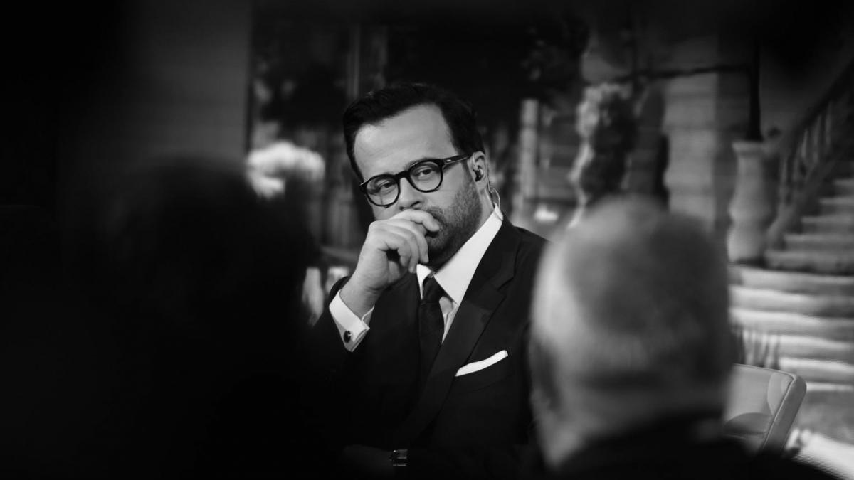 mihai gadea circul e absolut la suveranisti doamna gavrila a sunat la 112 si din pacate a venit doar politia