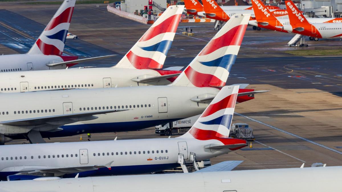 aeroportul heathrow din londra e inchis vineri din cauza unei pene de curent pasagerii sfatuiti sa nu mearga la aeroport