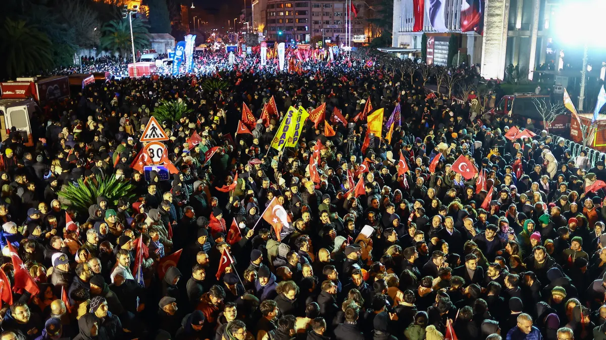 criza politica prabuseste economia turciei investitorii fug dupa arestarea liderului opozitiei lira si bursa sunt in cadere libera