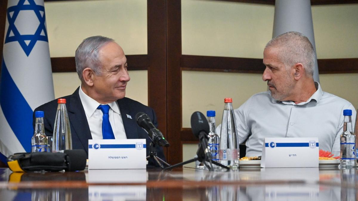 netanyahu l a dat afara pe seful shin bet dupa ce serviciul de securitate israelian a anchetat legaturile premierului cu qatarul