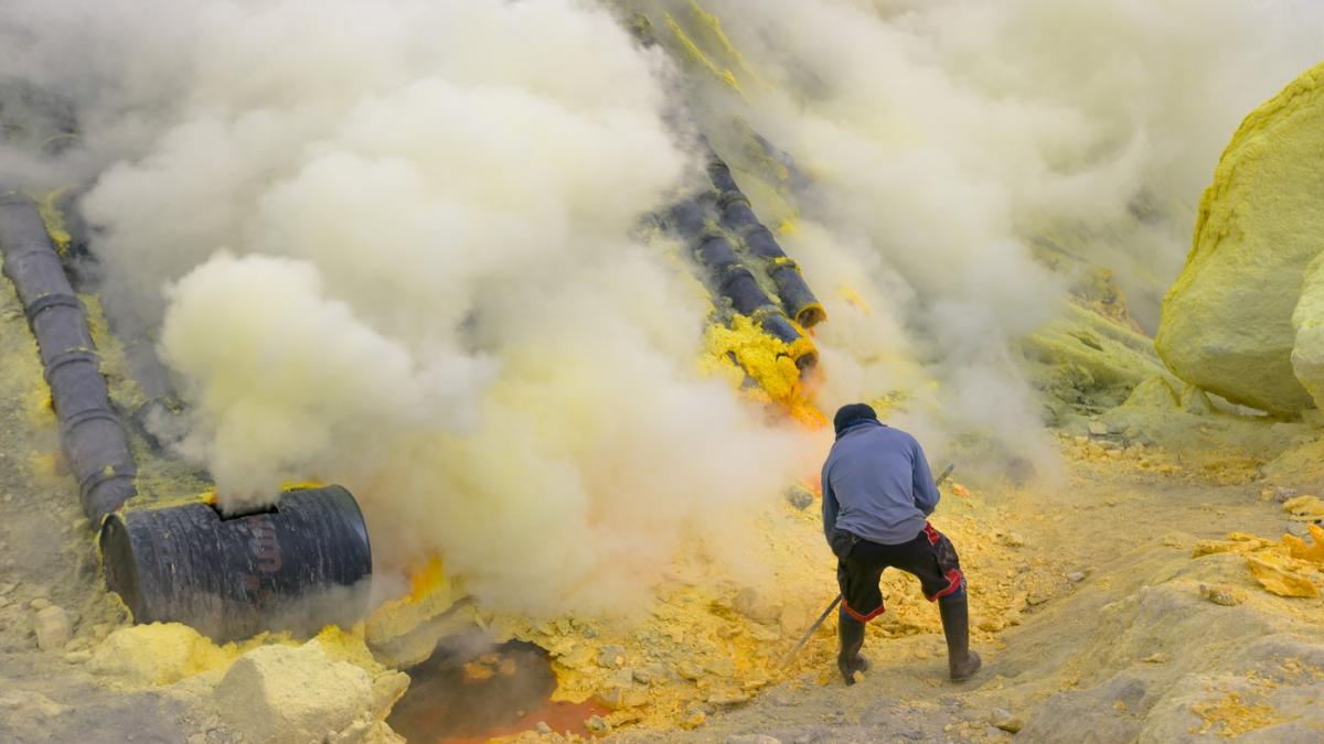 iadul exista si are culoare galben intens cum arata locul ireal care fascineaza intreaga lume dar este letal