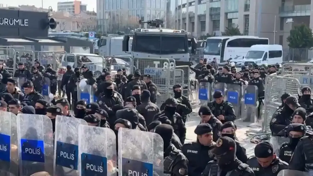 primarul istanbulului a fost arestat tensiunile in turcia ating nivelul maxim autoritatile au prelungit interdictia pentru proteste