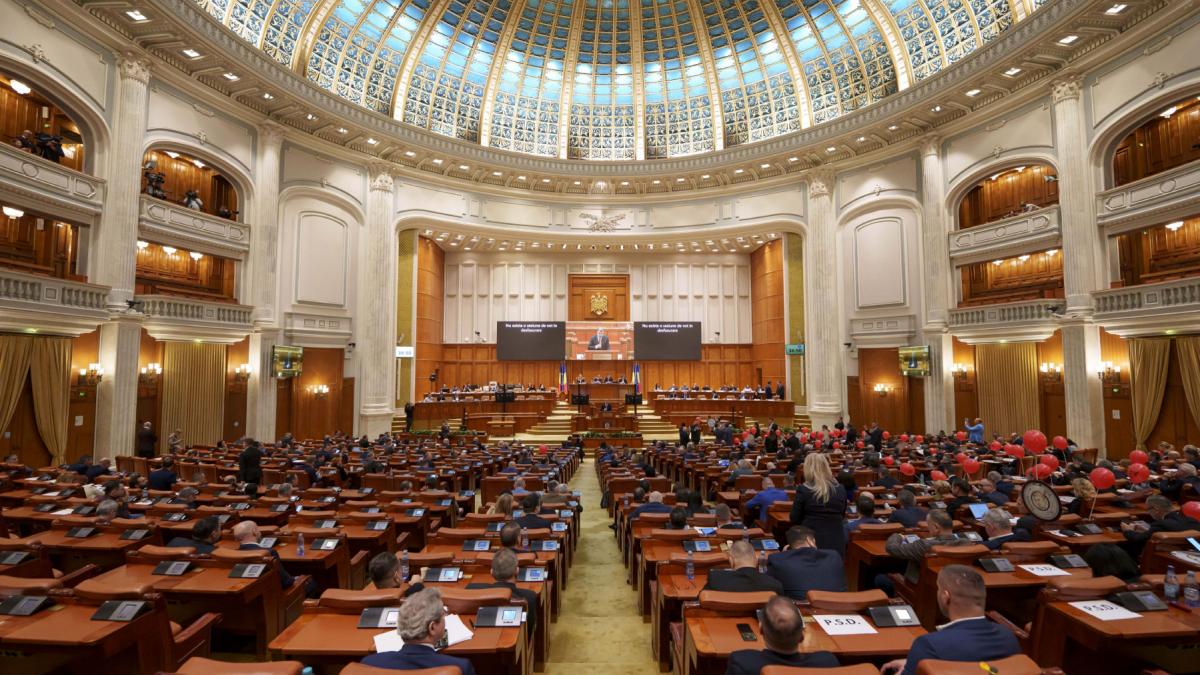 amenzi mai mari pentru parlamentarii cu absente nemotivate proiectul a fost adoptat ce sanctiuni vor primi cei care chiulesc