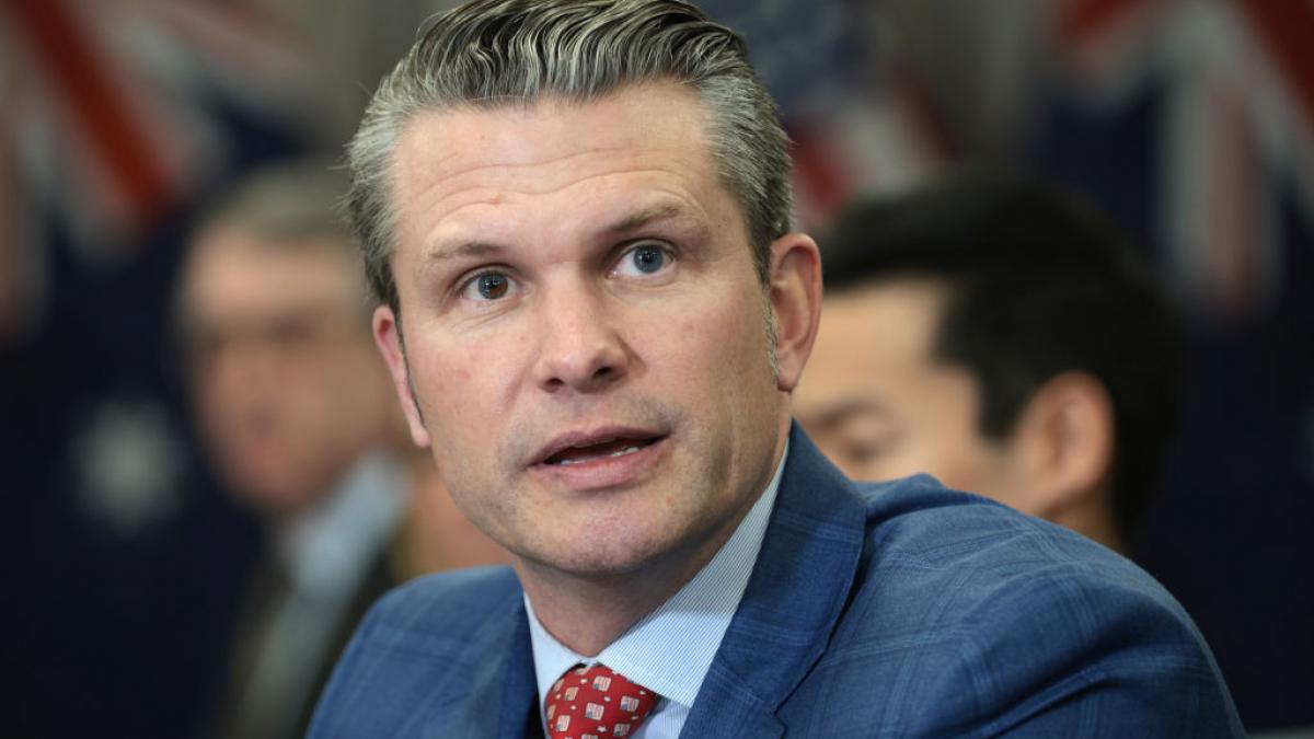 hegseth neaga transmiterea planurilor de razboi pe un grup in care era si un jurnalist casa alba spune ca mesajele par a fi autentice